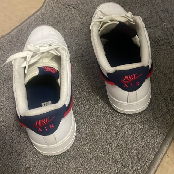 Used - Picture 2 of 4